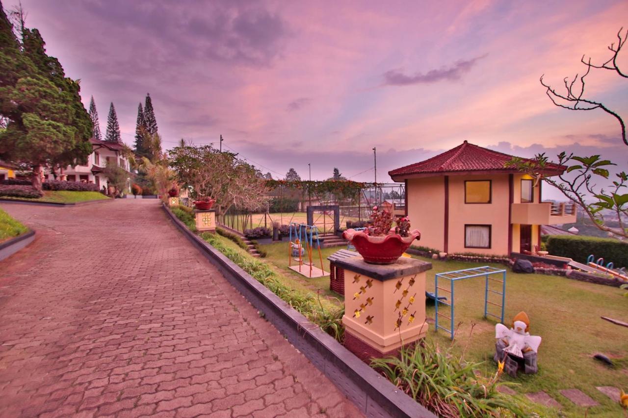 Hotel The Jayakarta Cisarua Puncak Esterno foto