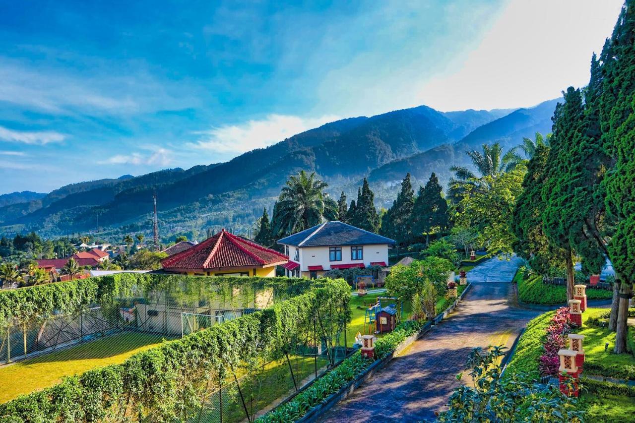 Hotel The Jayakarta Cisarua Puncak Esterno foto