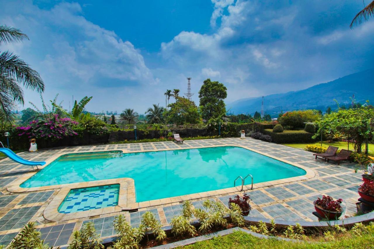 Hotel The Jayakarta Cisarua Puncak Camera foto